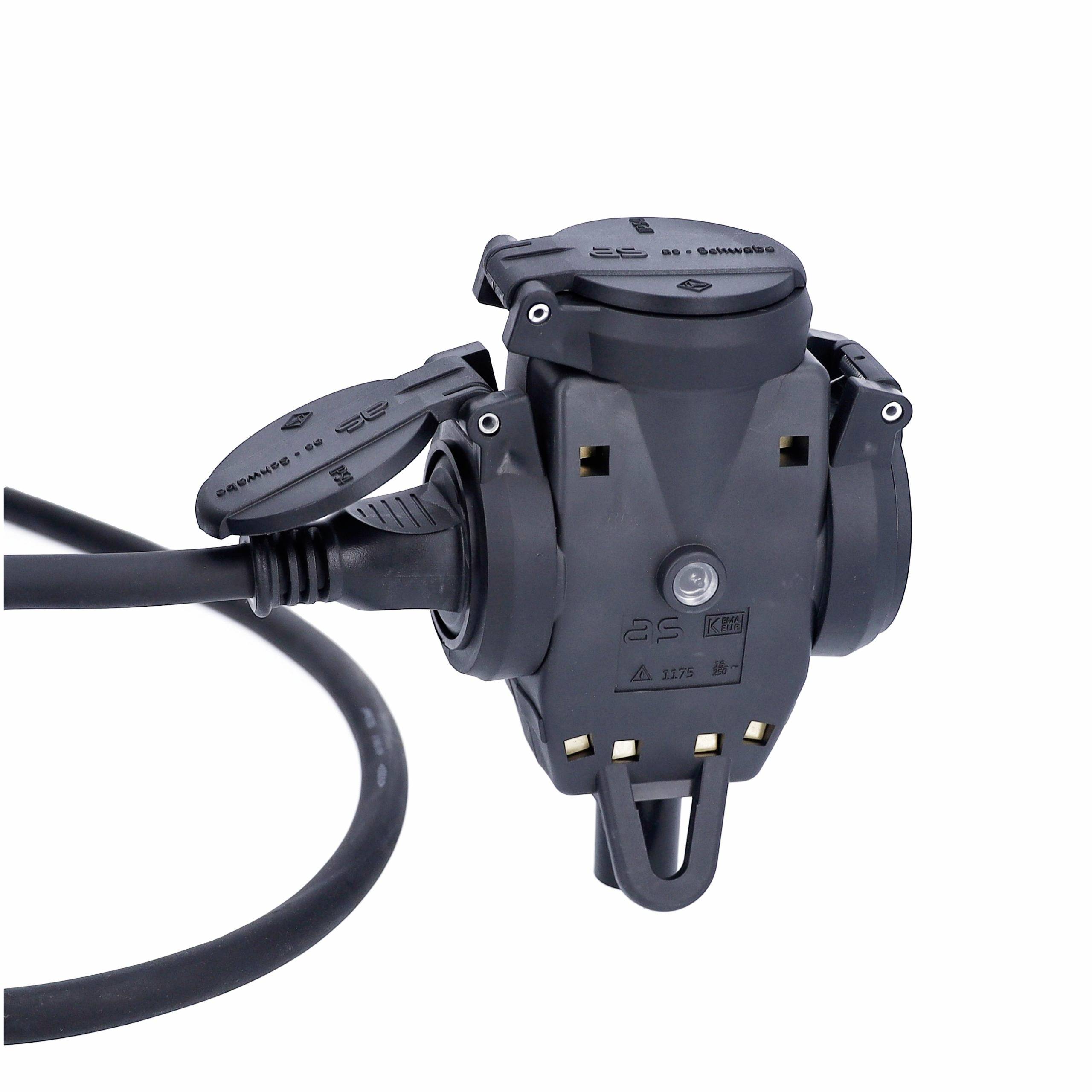 Un adaptateur électrique noir avec plusieurs prises, adapté à différents formats de fiches.