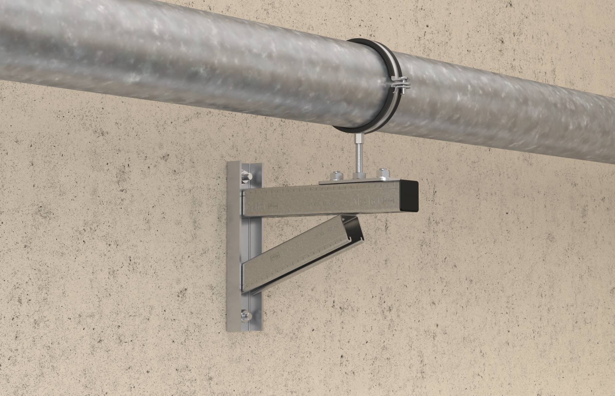 Tuyau métallique supporté par une équerre montée en mur sur un mur en béton.