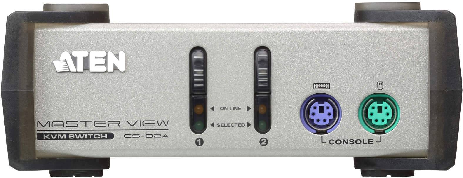 Un commutateur KVM argenté avec deux boutons de sélection et des ports PS/2, identifié comme 'Master View CS-82A' d'Aten.