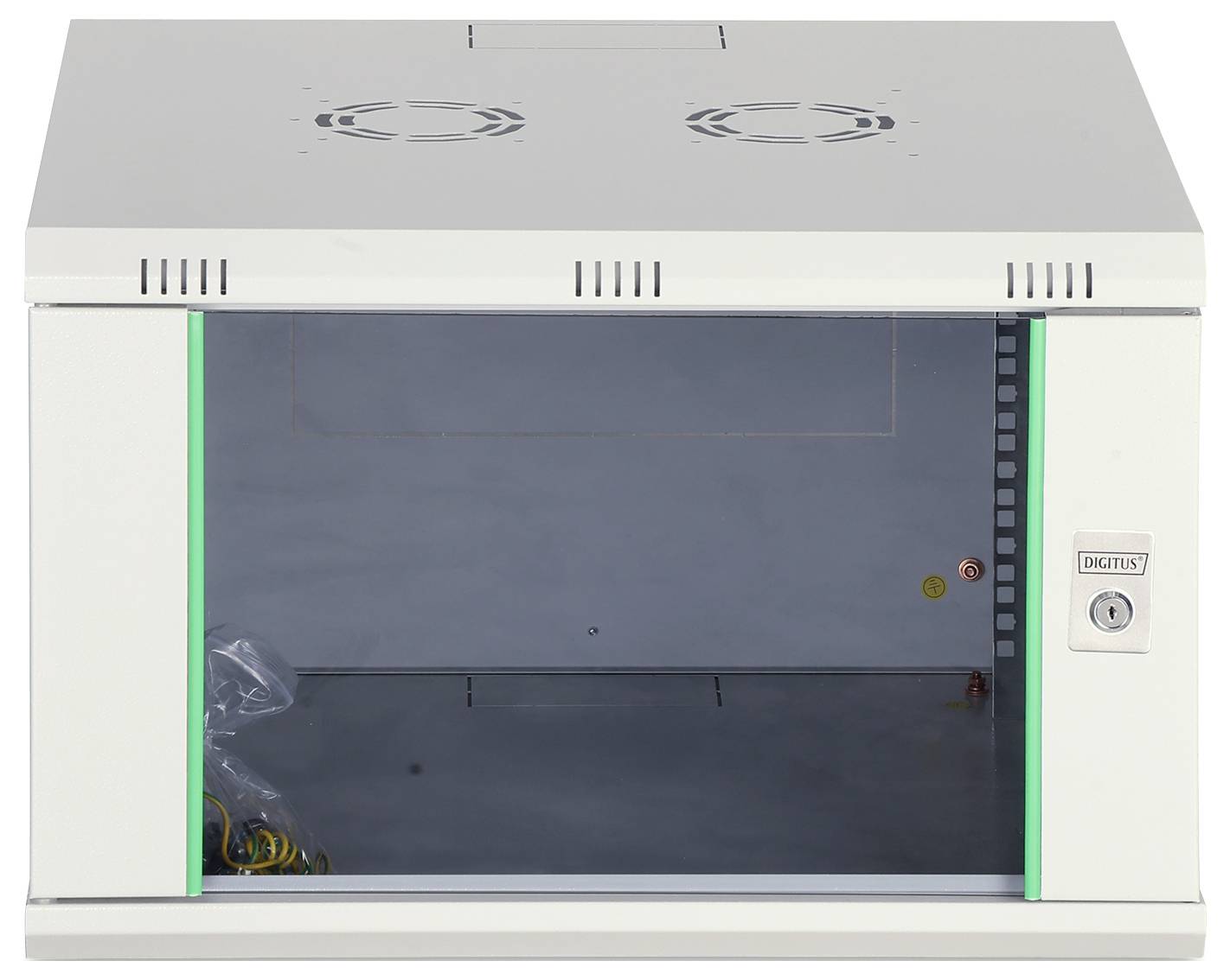 Une armoire blanche vide pour serveur, montée au mur, avec une porte verrouillable, des fentes de ventilation et des bandes latérales à LED vertes, adaptée aux équipements réseau.