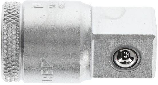 Un adaptateur de clé à douille en argent avec anneau cranté et empreinte hexagonale, utilisé pour la fixation sur des outils.