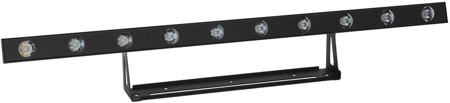 Luminaire LED rectangulaire long avec huit sources lumineuses circulaires individuelles, monté sur un support rigide.