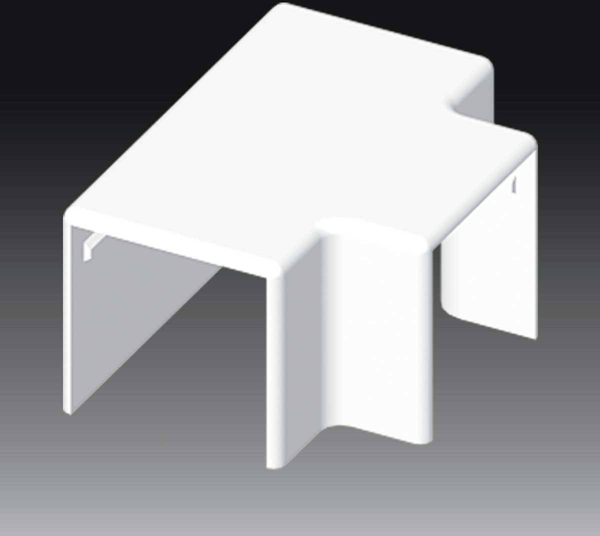 Un angle en plastique blanc, plié à angle droit, sur un fond sombre. Utilisé pour masquer les câbles dans les angles intérieurs.