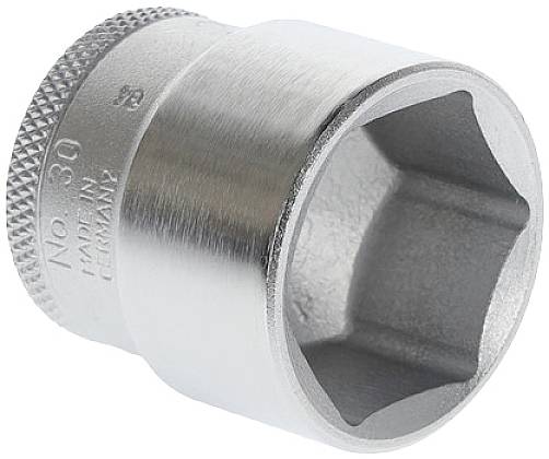 Une douille hexagonale en argent, striée en haut, avec l'inscription estampillée 'No. 30 Made in Germany'.