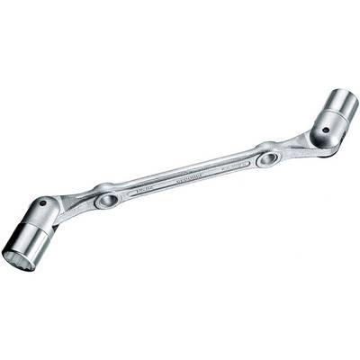 Une clé à double anneau en argent avec deux extrémités de tailles différentes, sur un fond blanc. Utilisée pour desserrer des écrous.