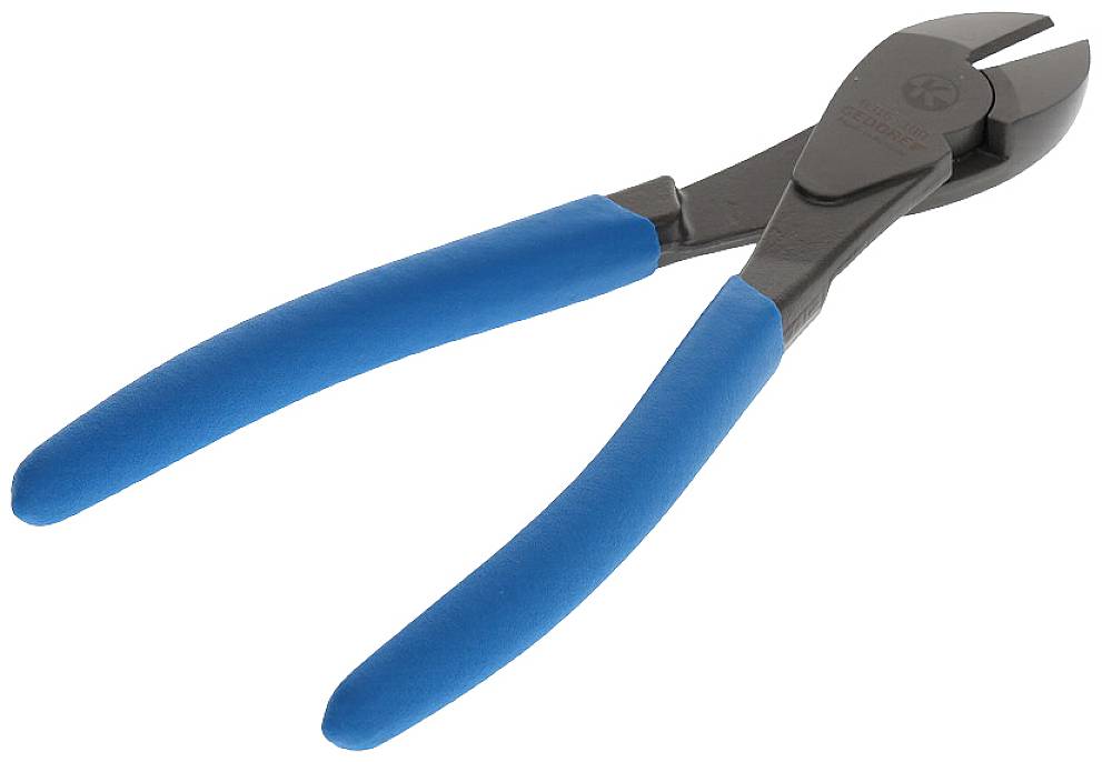 Une pince avec des poignées bleues est posée sur un fond blanc. Elle est souvent utilisée pour couper des fils ou des câbles.
