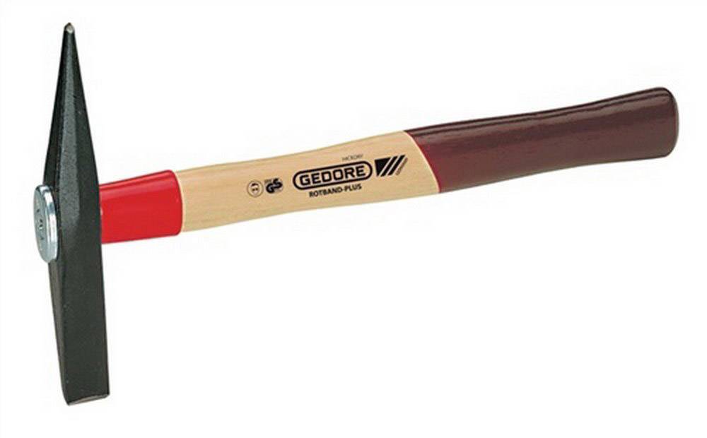 Un marteau de charpentier avec une poignée rouge et couleur bois et un embout noir, adapté pour clouer et pour de légers travaux de démolition.