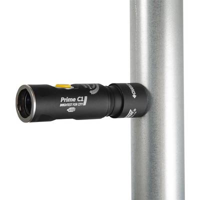 Lampe de poche fixée horizontalement à un tube métallique, portant l'inscription 'Prime C1 Brightest for City' et dotée d'un port de chargement USB.