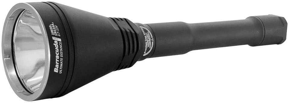 Une lampe torche noire avec une longue poignée et un réflecteur large, adaptée aux éclairages intensifs et aux activités de plein air.
