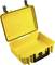 Coffret à outils jaune, ouvert, avec poignée et fermoirs noirs. Le coffret est vide et convient au transport d'outils.