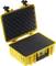 Valise rigide jaune ouverte avec garniture en mousse ; adaptée au transport sécurisé d'équipements et d'appareils sensibles.