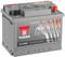 Batterie de voiture grise avec bornes rouge et noire. Inscription : « YUASA YBX 5000, 12V 62Ah 620A ».