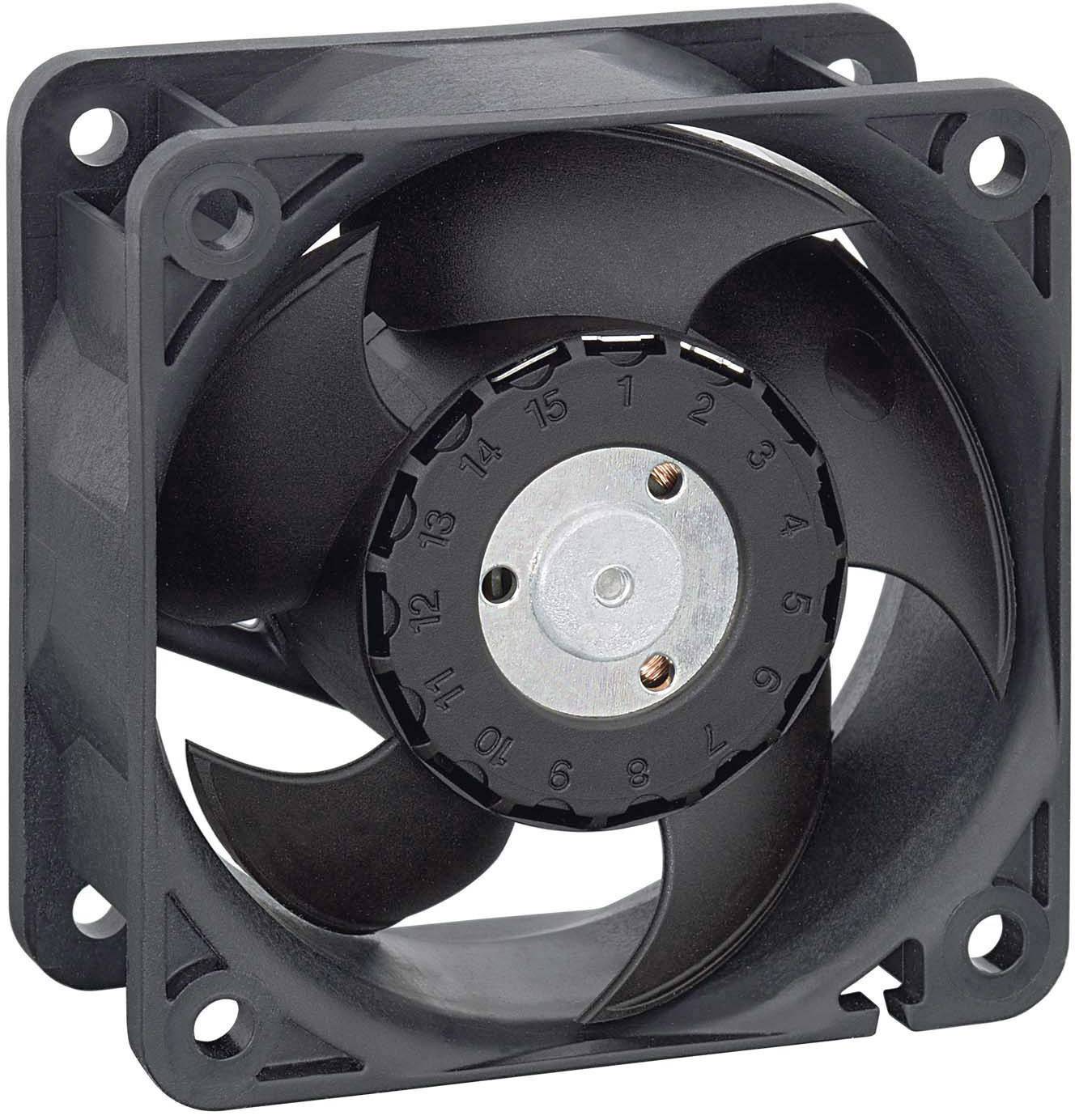 Ventilateur d'ordinateur noir à quatre pales, monté dans un boîtier rectangulaire, montrant la vue de face des pales du rotor.