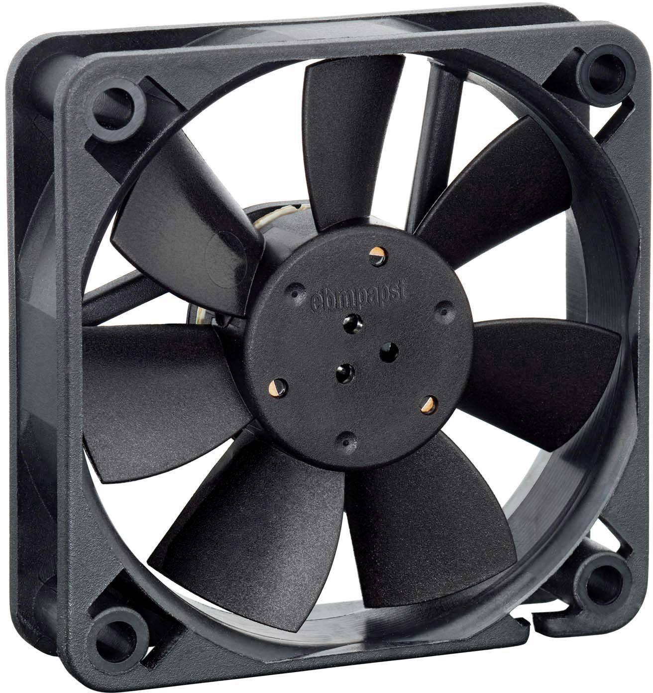 Un ventilateur d'ordinateur noir à six pales, monté dans un boîtier carré, sur un fond blanc.