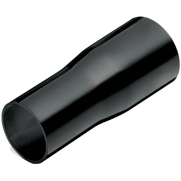Un tuyau en plastique noir avec un léger rétrécissement au centre ; cylindrique et lisse.