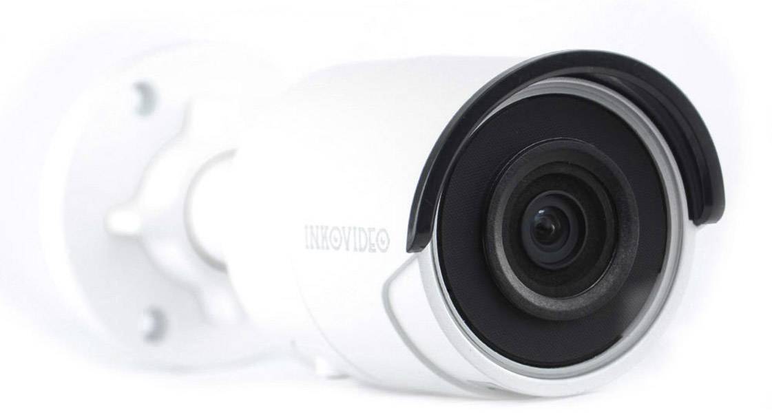 Une caméra de surveillance blanche avec un objectif sombre, montée sur un mur, adaptée aux systèmes de sécurité pour les espaces intérieurs et extérieurs.