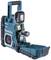 Radio de chantier Makita en turquoise avec compartiment pour batterie, haut-parleur et logo Bluetooth, adapté pour une utilisation sur les chantiers.