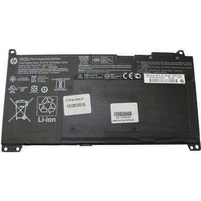 Une batterie rectangulaire pour ordinateur portable avec différentes étiquettes et informations, comprenant une date de production et le nom du fabricant.