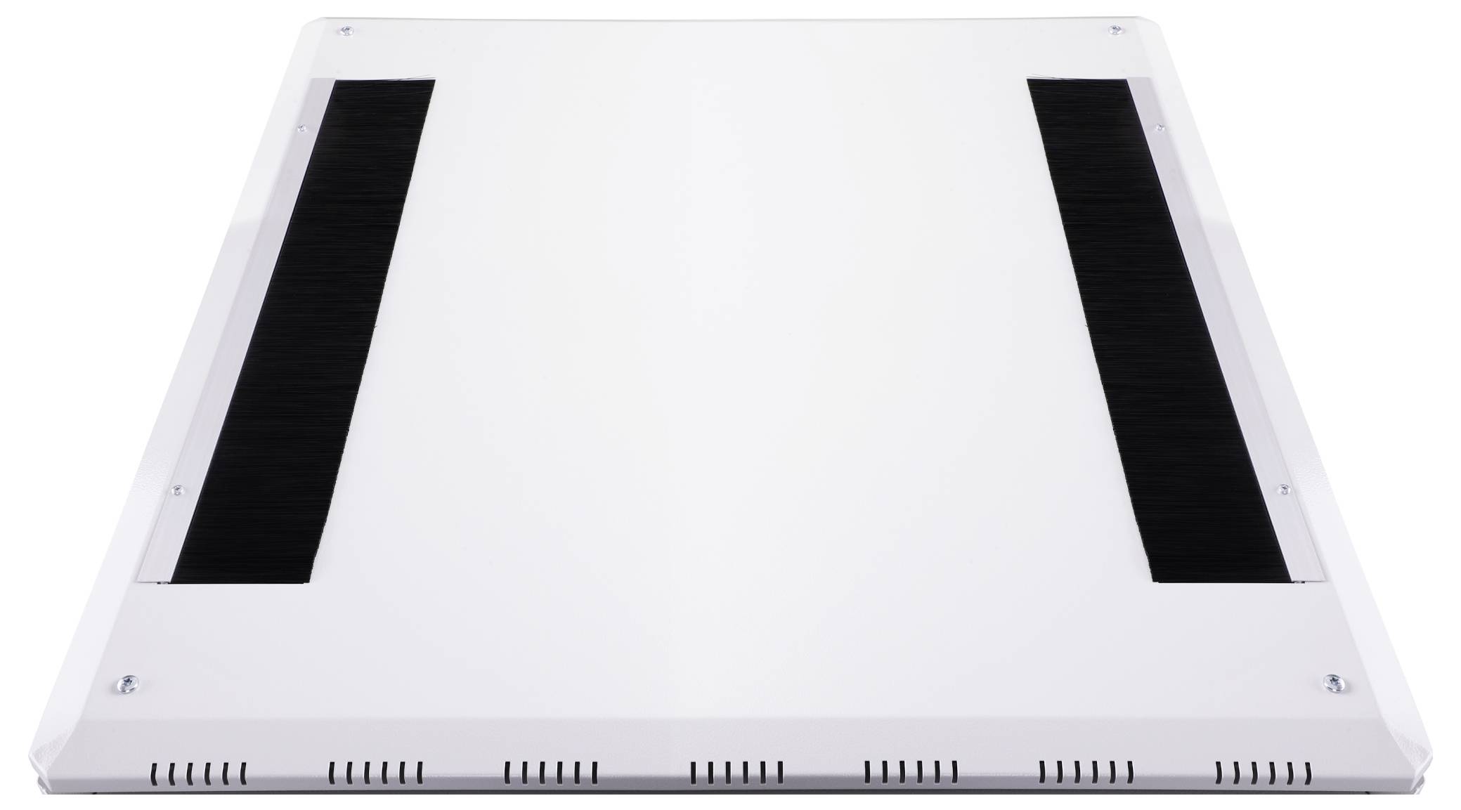 Couverture rectangulaire blanche avec deux bandes noires, probablement destinée à la ventilation ou à la protection de certains équipements.