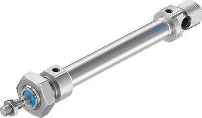 Un vérin pneumatique cylindrique en métal, avec des joints bleus, présente des raccordements aux deux extrémités.