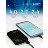 Powerbank Aukey charge le smartphone. Inscription 'Ultra-Haute Capacité', charge l'iPhone 8 quatre fois, l'iPhone X 2,7 fois, le Galaxy S9 2,4 fois.