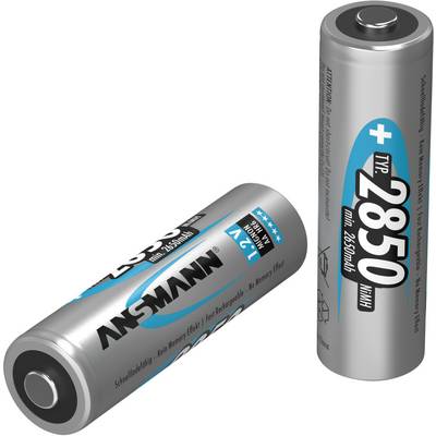 Deux piles AA argentées avec des touches bleues ; l'une couchée, l'autre debout. Inscriptions '2850 mAh' et 'Ansmann'.