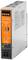 Appareil électronique avec une façade avant orange et des connexions d'entrée et de sortie, étiqueté avec des spécifications techniques.