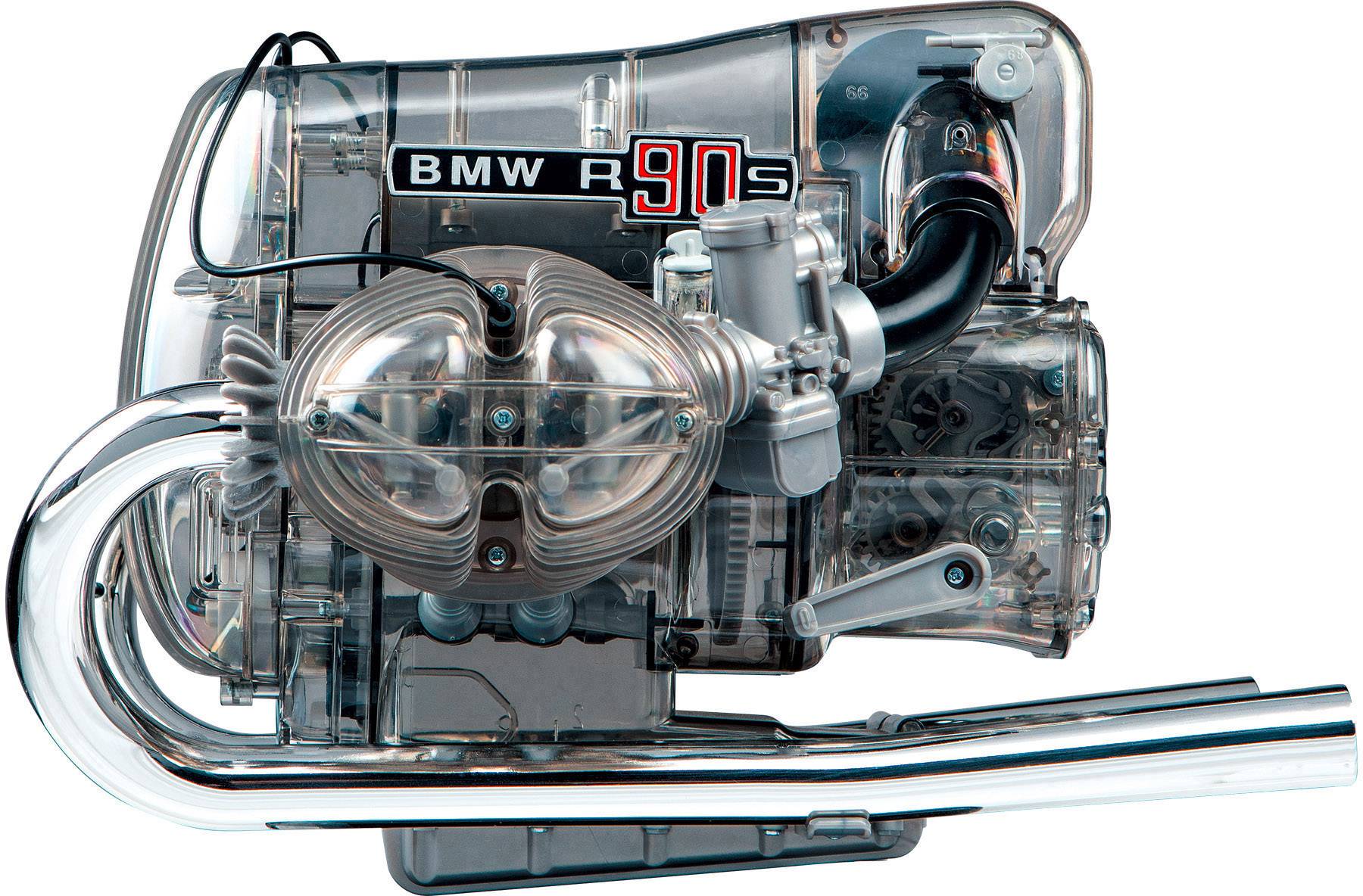 Coupe transparente d'un moteur de moto BMW R90S, révélant les composants internes tels que les cylindres, les carburateurs et le système d'échappement.