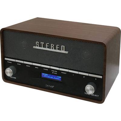 Un poste de radio rétro au look bois avec des commandes numériques affiche 'Stereo' sur sa façade et dispose de touches pour le volume et la sélection des stations.