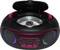 Lecteur CD portable en noir et rose avec le compartiment CD ouvert. La face avant montre les commandes et le couvercle du haut-parleur.