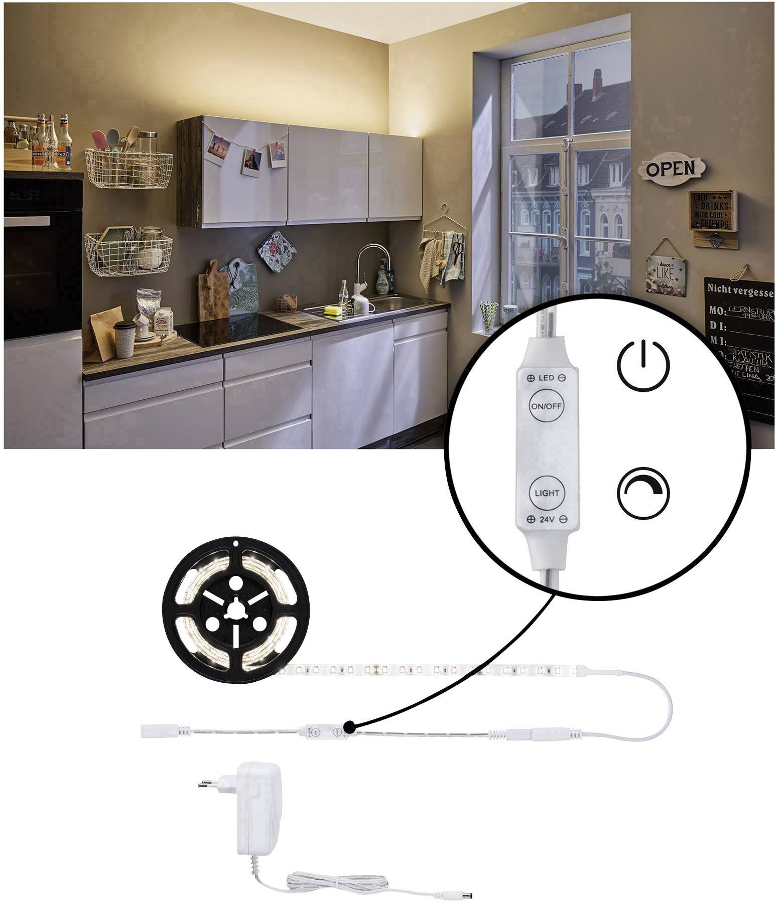 Cuisine avec un éclairage moderne, des bandes lumineuses LED télécommandées pour régler la luminosité, offrant une ambiance chaleureuse et accueillante.