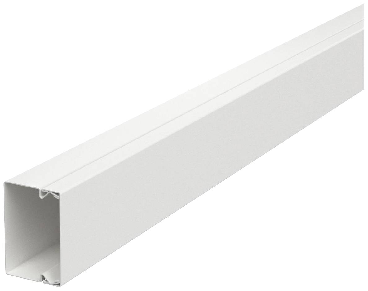 Canal de câbles en plastique blanc, rectangulaire, pour le regroupement et la dissimulation organisés des câbles à l'intérieur.