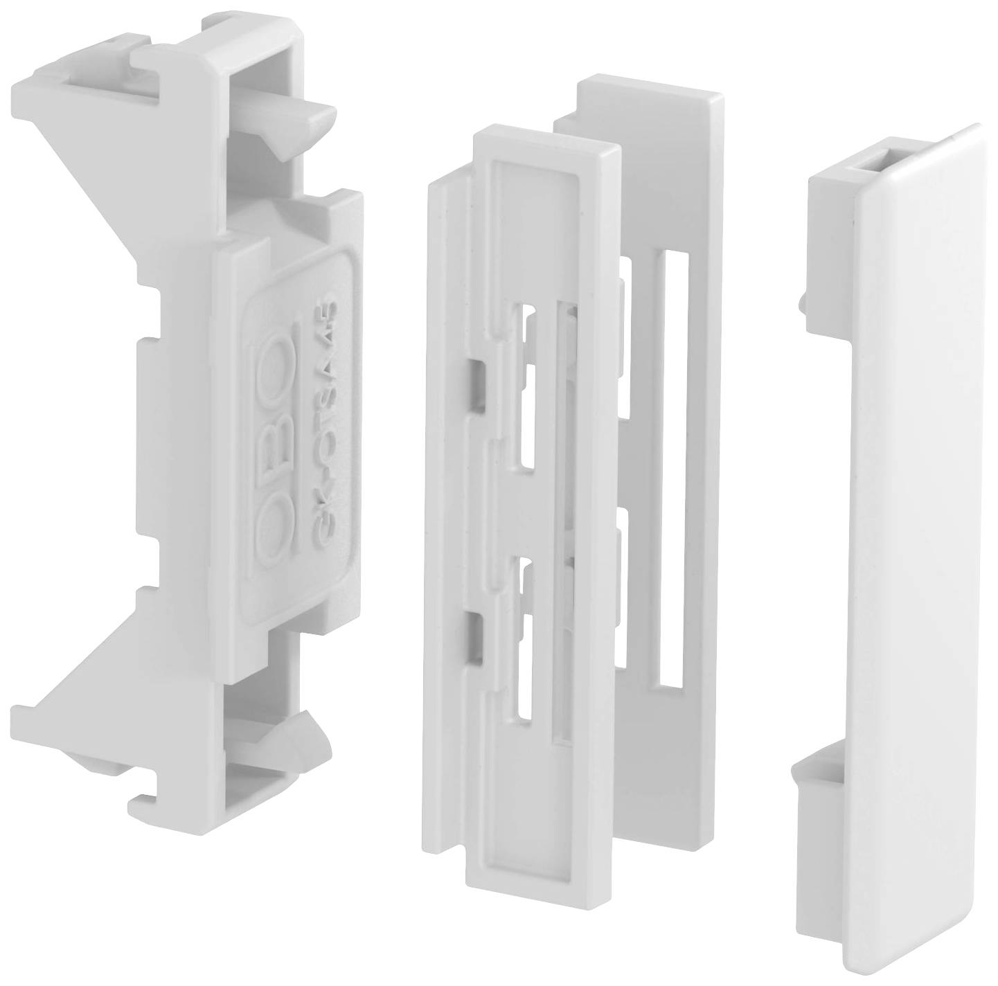Trois pièces rectangulaires blanches en plastique, probablement des composants pour une installation technique. À gauche, on distingue une pièce portant l'inscription 'OBO'.