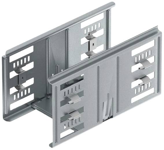 Une pièce rectangulaire en métal gris avec des fentes et des éléments de fixation. Elle sert à supporter ou à assembler des composants.