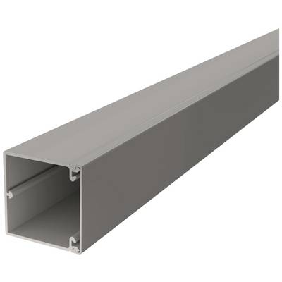 Un canal métallique rectangulaire gris avec une section carrée, à extrémité ouverte, adapté pour le guidage de câbles ou de conduits.