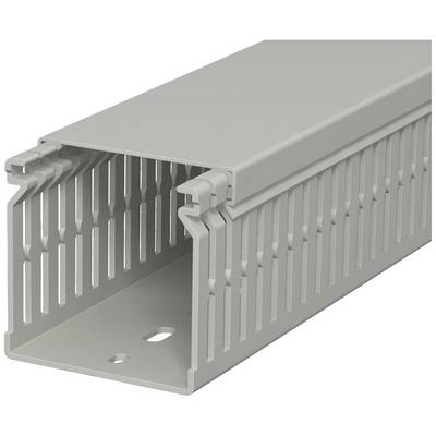 Un chenal de câbles en plastique gris avec des ouvertures latérales pour l'organisation des câbles.