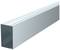 Long tube rectangulaire en métal avec une extrémité ouverte, représenté en suspension. C'est un couvercle de goulotte de câbles de couleur argent gris.