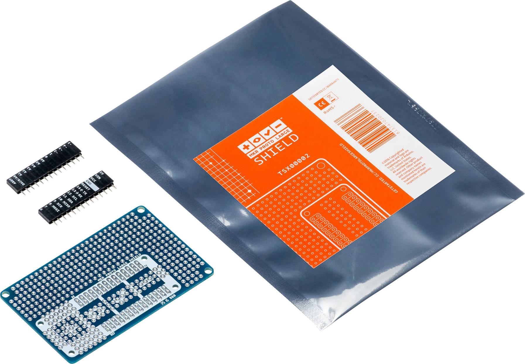 Un kit composé d'une puce électronique, d'une carte de circuit imprimé bleue, et d'un composant emballé avec une étiquette orange.