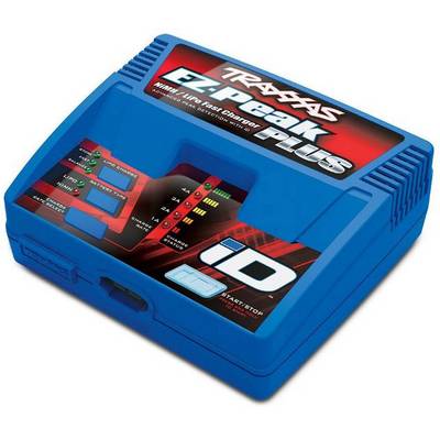 Un chargeur bleu portant l'inscription 'Traxxas EZ-Peak Plus', adapté pour charger rapidement les batteries NiMH et LiPo.