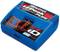 Un chargeur bleu portant l'inscription 'Traxxas EZ-Peak Plus', adapté pour charger rapidement les batteries NiMH et LiPo.