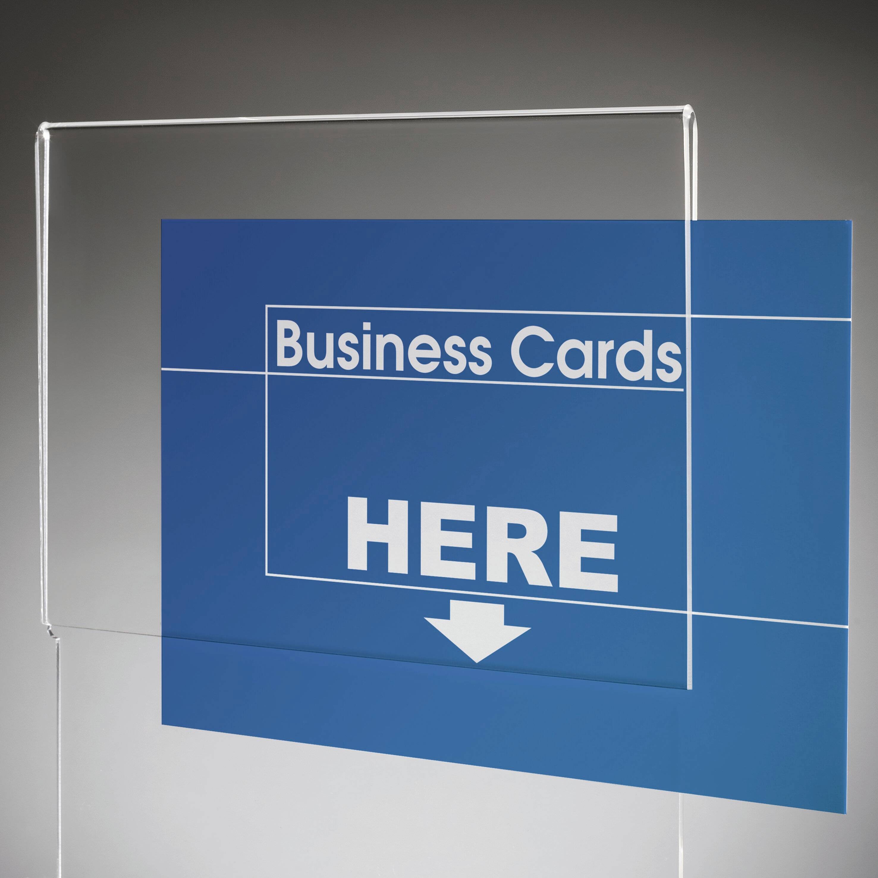 Un support bien visible avec un panneau bleu indiquant « Cartes de visite ICI » et une flèche pointant vers le bas, signalant l'emplacement où déposer les cartes.