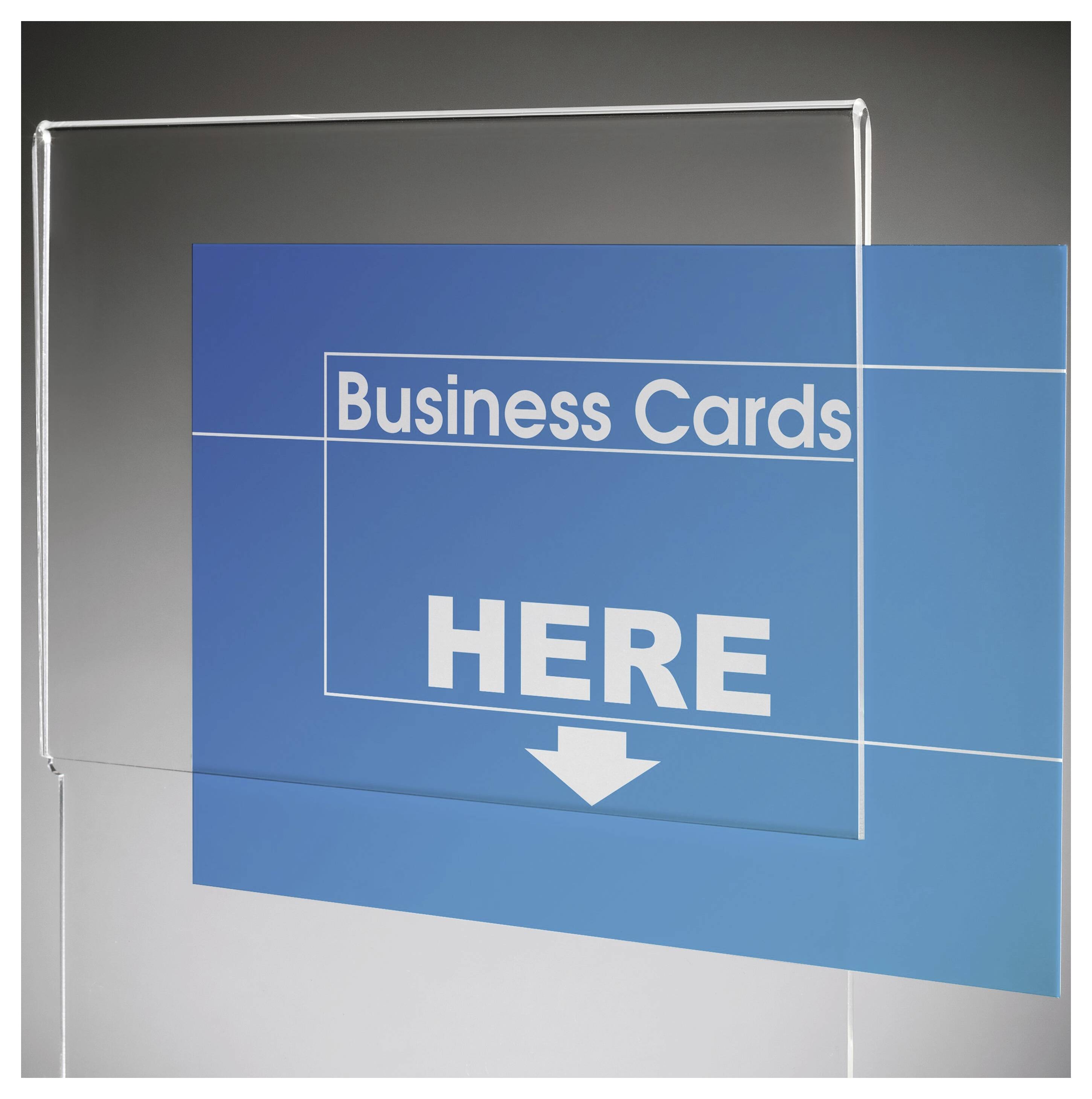 Panneau bleu dans un porte-document transparent indiquant « Cartes de visite ICI » avec une flèche pointant vers le bas, indiquant où placer ou trouver les cartes de visite.