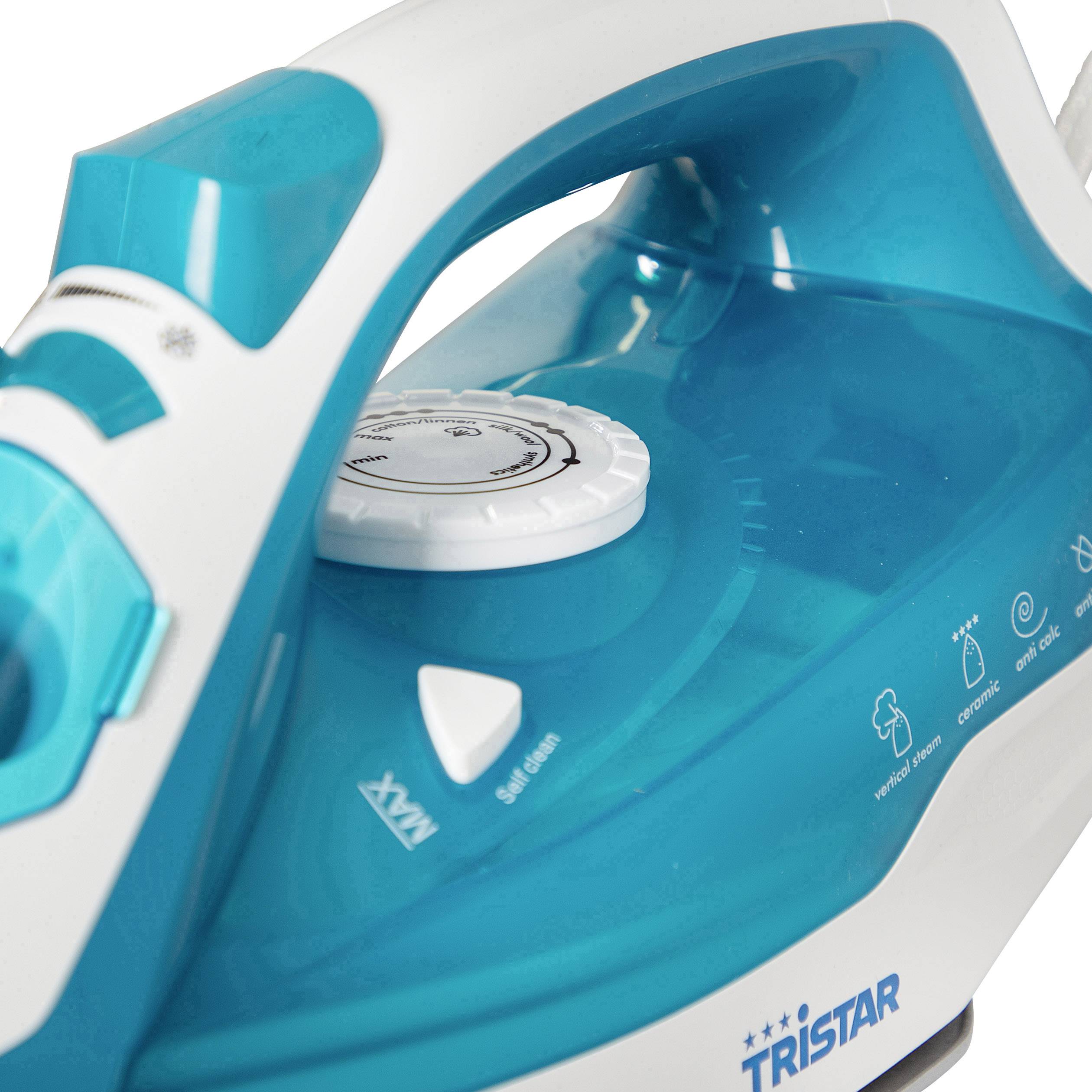Fer à repasser de la marque Tristar en bleu et blanc, avec régulateur de température et différentes fonctions, incluant la sélection de vapeur.