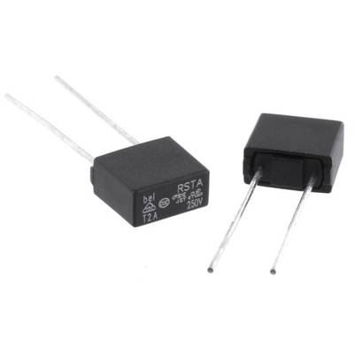 Deux condensateurs avec des boîtiers noirs et deux fils de connexion argentés. L'inscription indique les spécifications électriques.