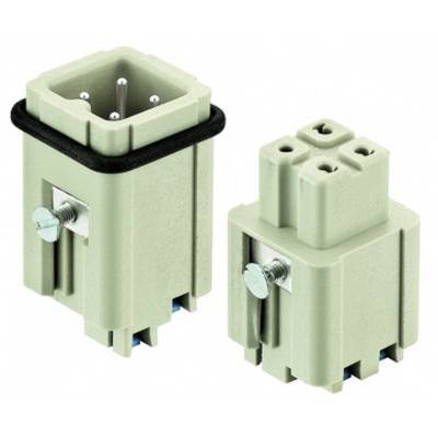 Deux connecteurs électriques gris avec des clips métalliques et quatre à cinq broches, adaptés aux applications industrielles.