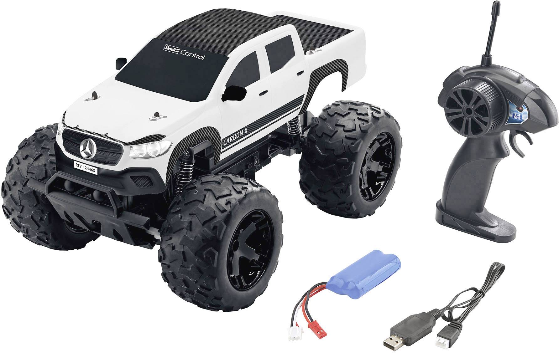 Voiture télécommandée avec design de pick-up blanc et grandes roues tout-terrain. Comprend une télécommande noire, une batterie bleue et un câble de chargement USB.