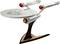 Modèle de vaisseau spatial de l'USS Enterprise de 'Star Trek' sur un socle, montrant les détails de sa structure et son immatriculation 'NCC-1701'.