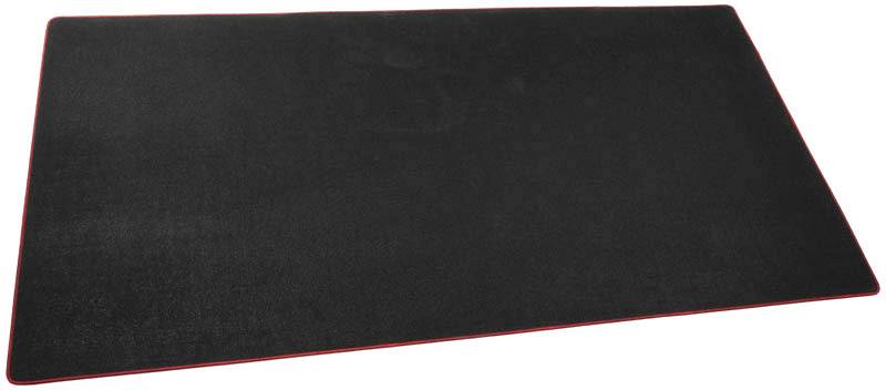 Grand tapis de souris rectangulaire noir avec bordures rouges, adapté pour le bureau ou l'espace gaming.