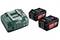 Chargeur et deux batteries de la marque Metabo, compatibles avec les outils 18 volts.