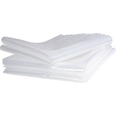 Pile de feuilles ou de sacs en plastique translucide plié, disposés en couches sur un fond blanc.